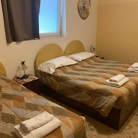 فندق مبيت وإفطار Anna Fiera 2*
